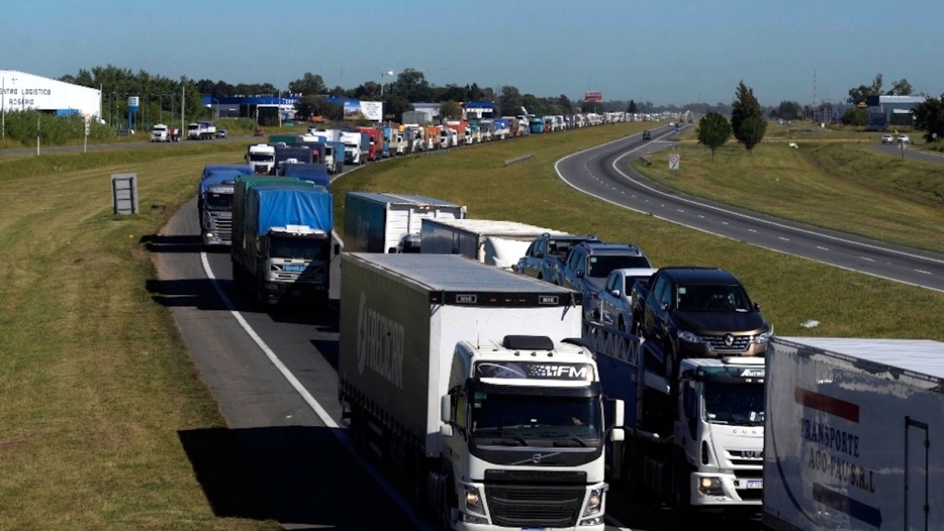 Acopiadores: “Son personajes que han tomado las rutas por asalto”